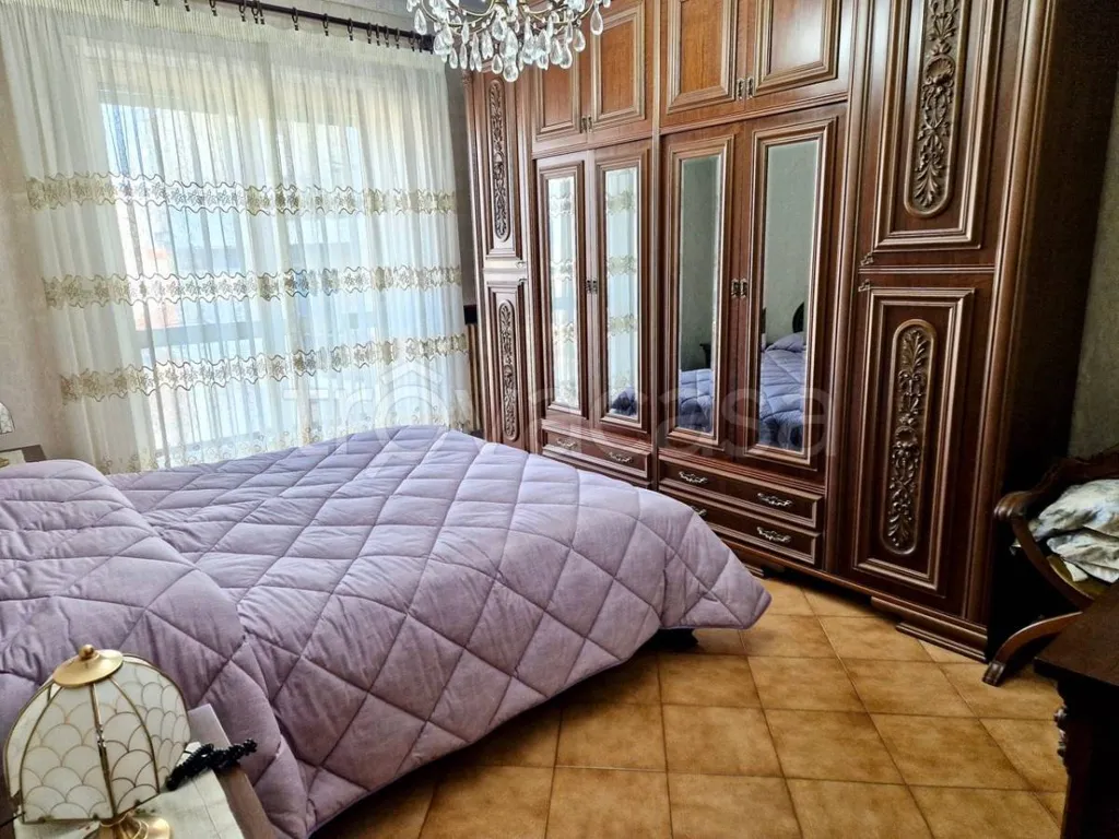 Chambres - Apartment with Three Exposures in Turin