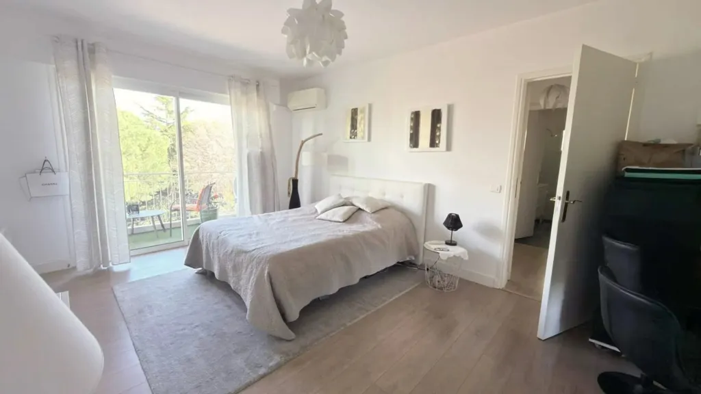Bedrooms - Luxury Apartment with Terrace in Cap d’Antibes