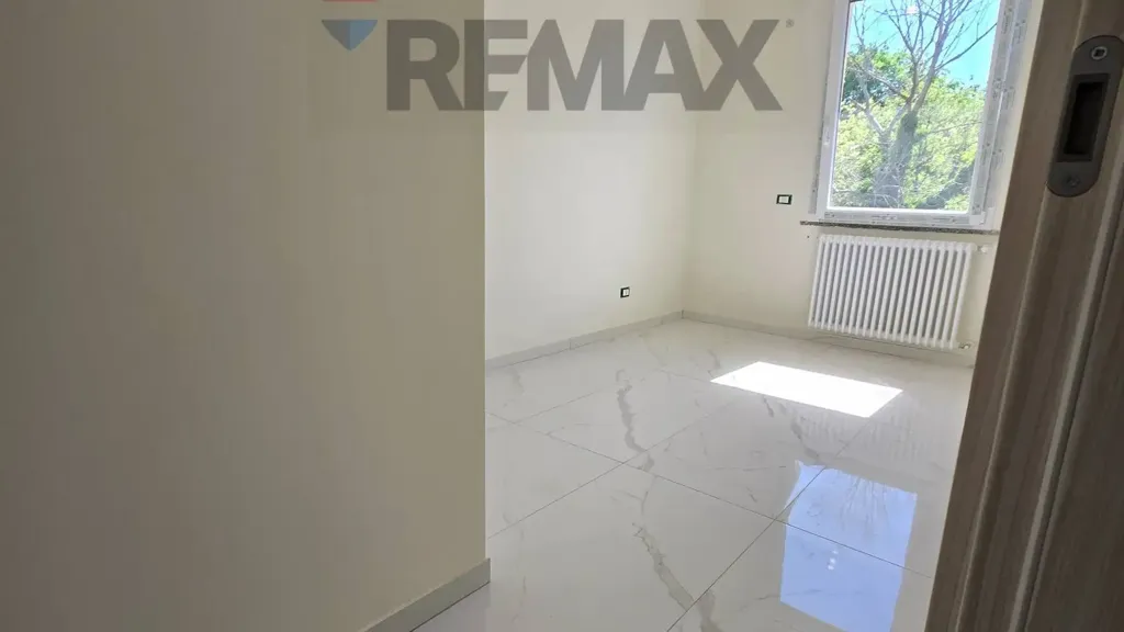 Pièces - Rustic Apartment with Balcony in Serravalle