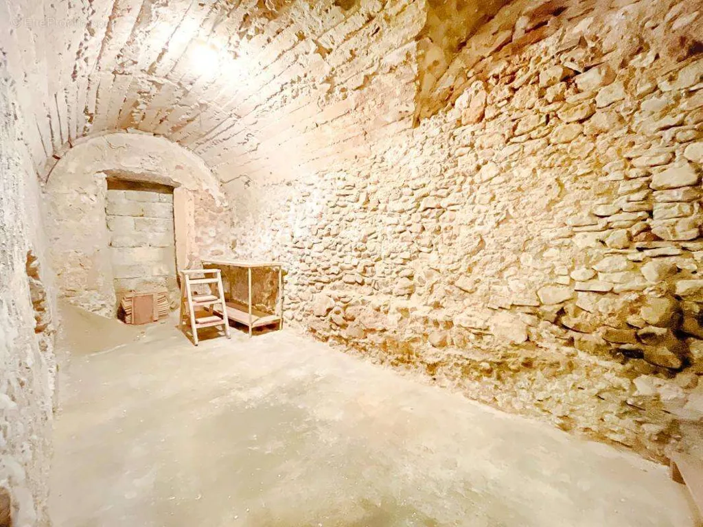 Pièces - Maison de Village Rénovée à Sainte-Tulle