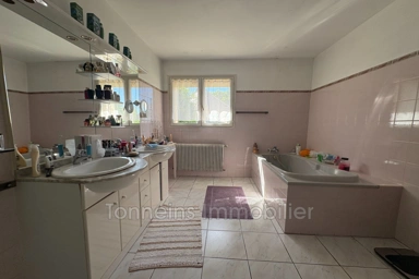 Salles de bain - Maison en Pierre avec Piscine à Tonneins
