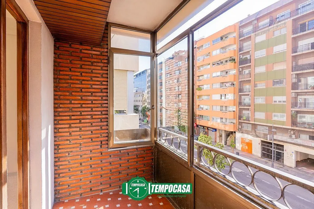 Balcon - Apartment with Balcony in Mestalla, Valencia