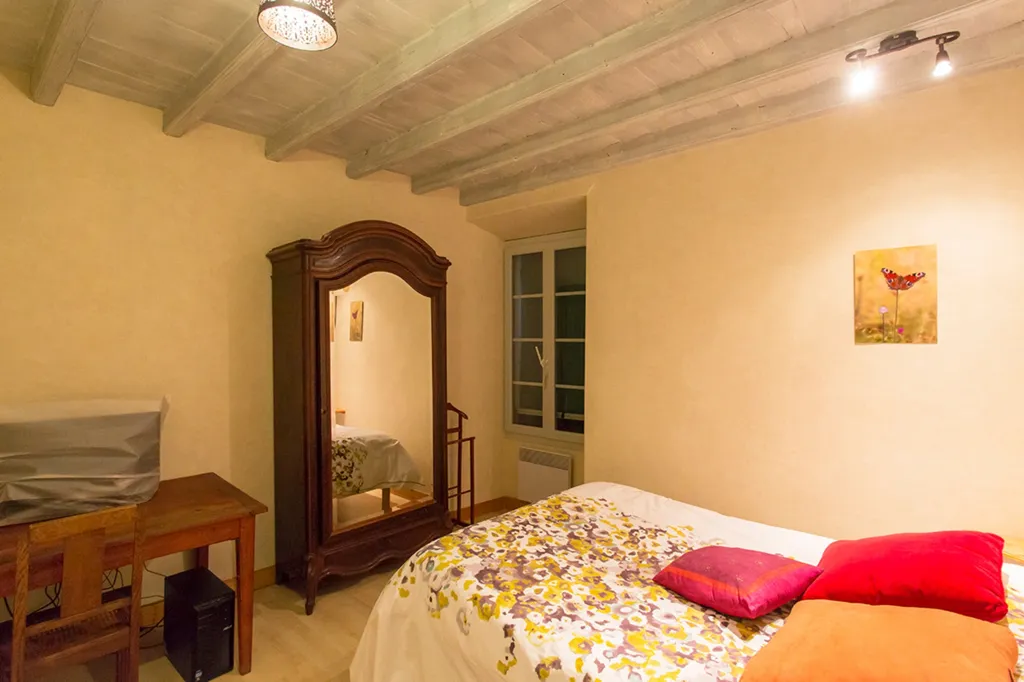 Bedrooms - Village House with Courtyard in Varaignes