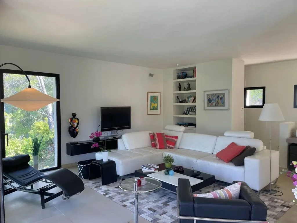 Séjour - Villa Contemporaine avec Vue Panoramique à Lorgues