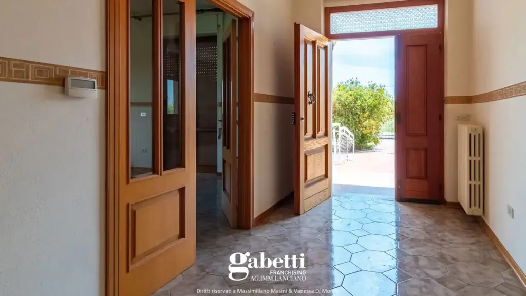 hallway_entrance
