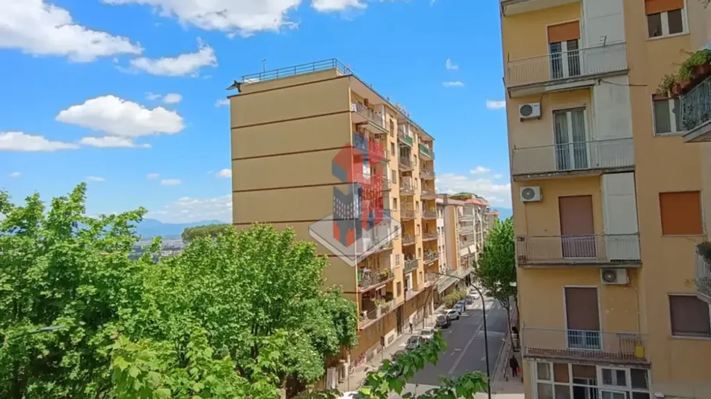 Balcone - Appartamento con due balconi a Napoli