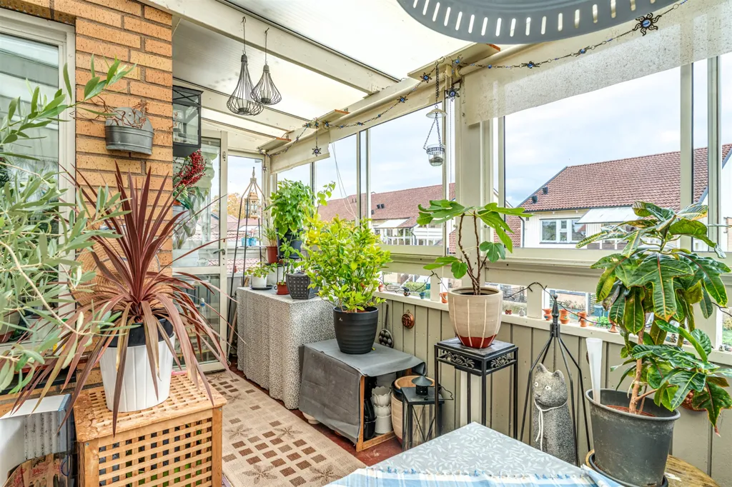 Terrasse - Bright Three-Bedroom Flat with Balconies in Ekeby