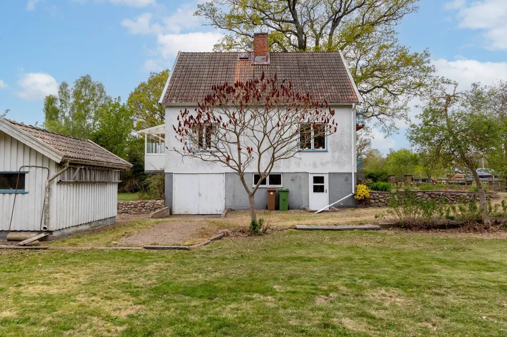 Aed - Villa with Garden in Popular Area