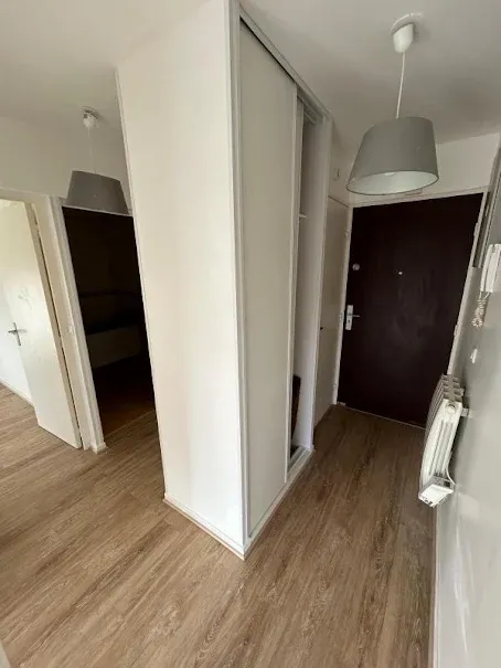 Entrée - Appartement rénové avec balcon à Livry-Gargan