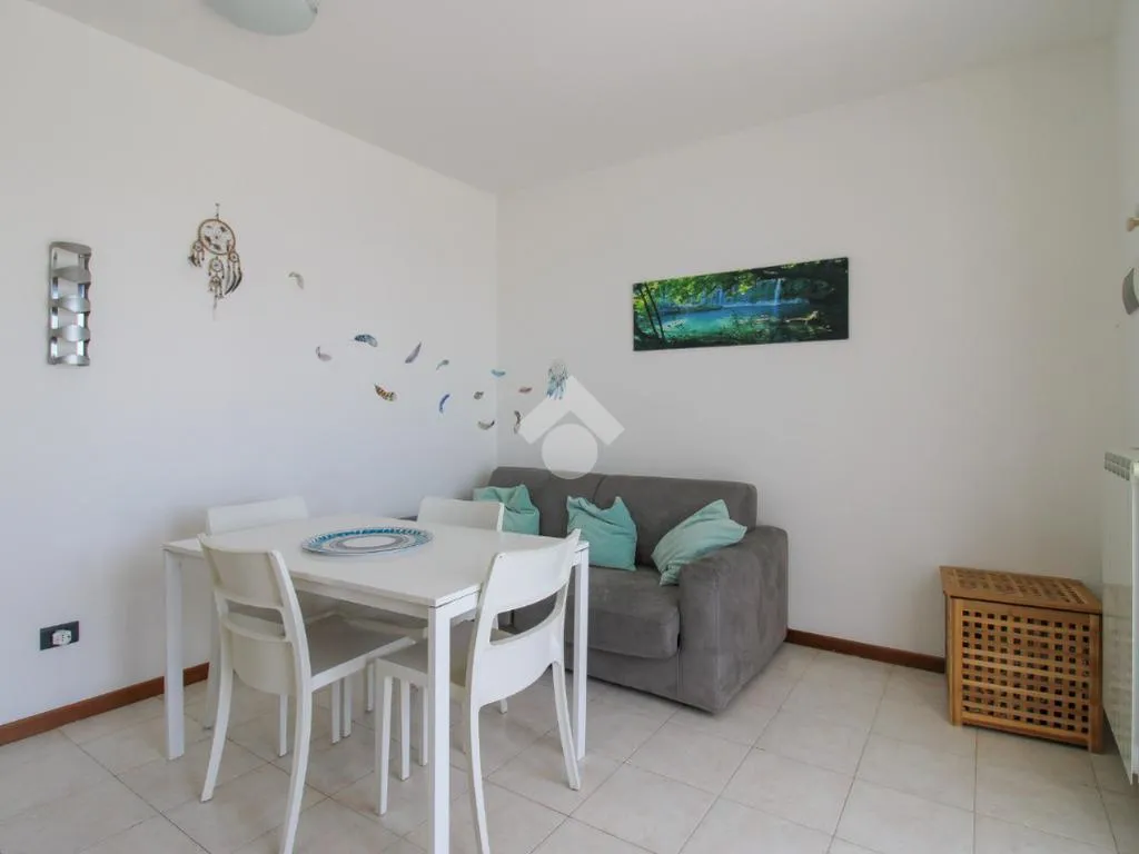 Salle à manger - Twin-Storey Apartment with Lake View in Vigole