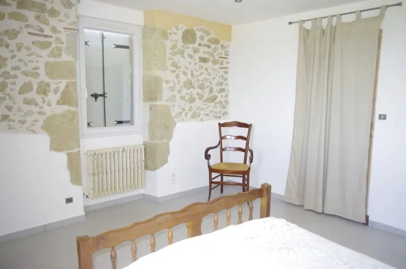 Chambres - Propriété avec Vue Panoramique à Peyrusse-Vieille