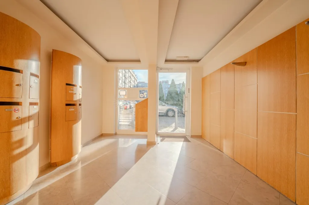 Entrée - Appartement de rez-de-chaussée avec terrasse en centre-ville