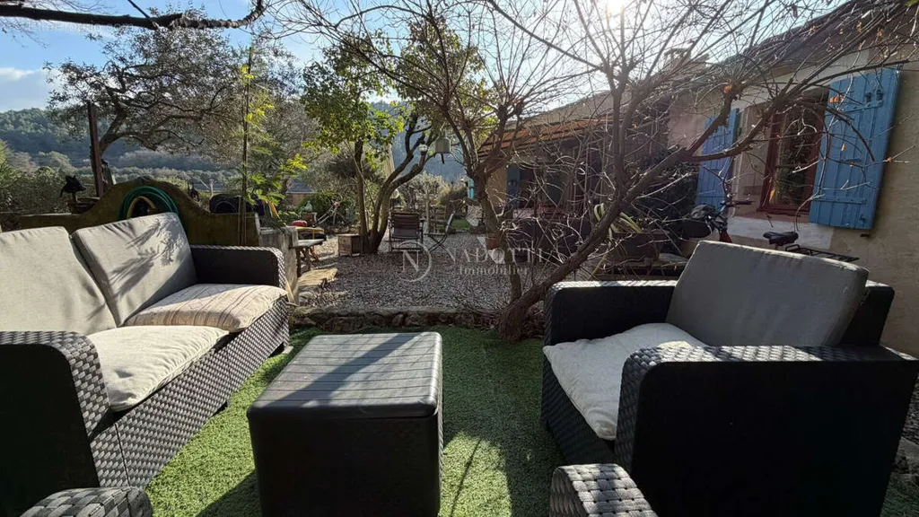 Terrasse - Propriété de Caractère avec Piscine à Ménerbes