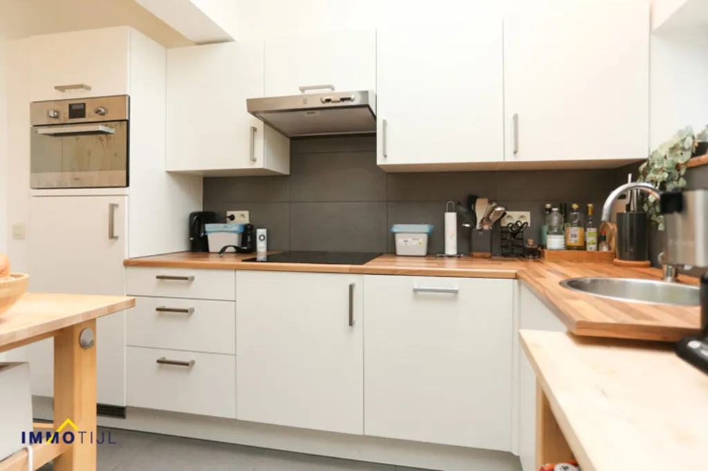Cuisine - Maison Rénovée avec Espace de Rangement à Dendermonde