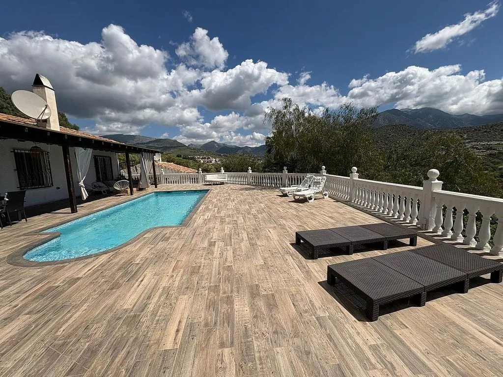 Bassein - Chalet with Pool and Terrace in La Viñuela