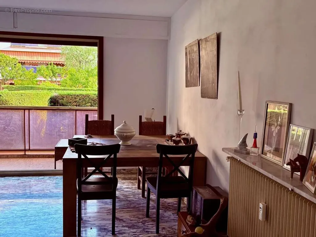 Salle à manger - Appartement 3 Pièces avec Balcon à Nice