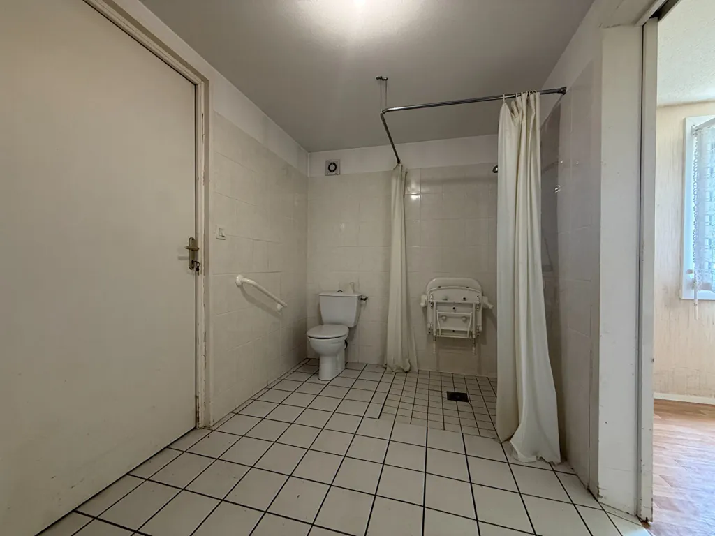 Bagni - Charming 4-Bedroom House with Garden in Central Location