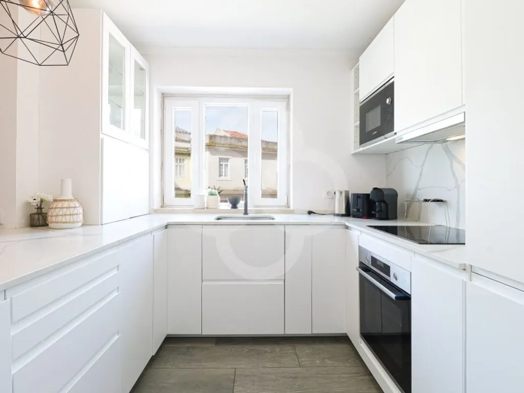Cuisine - 2-Bedroom Flat with Balcony in Largo do Rato, Lisbon