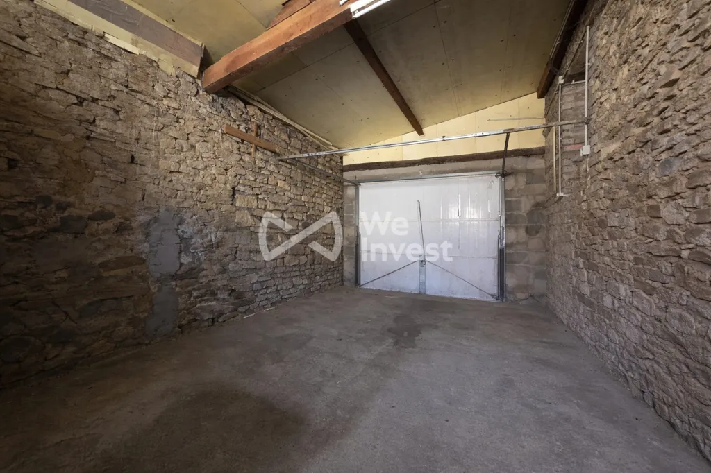 Garaaž - Spacious House with Courtyard in Saint-Laurent-sur-Othain