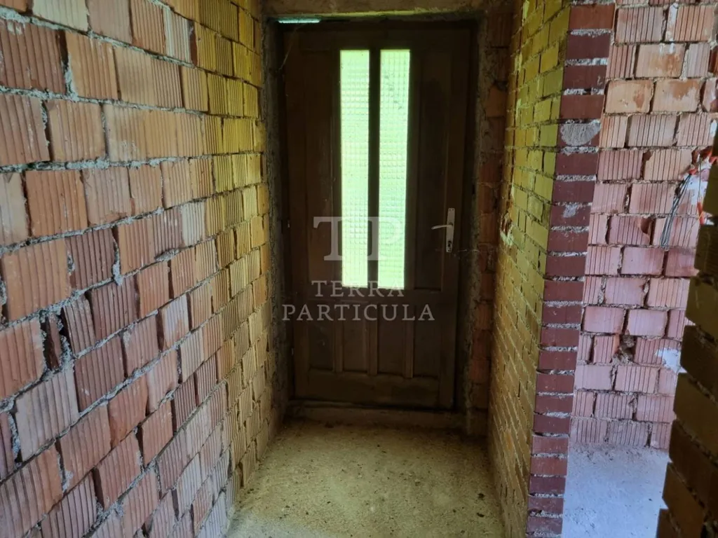Esik - Under-Construction House with Full-Height Attic in Gornja Stubica