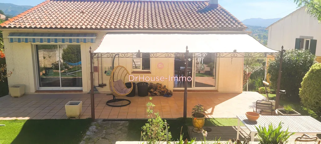 Terrasse - Maison avec Piscine et Vue Dégagée à Marseille-11e