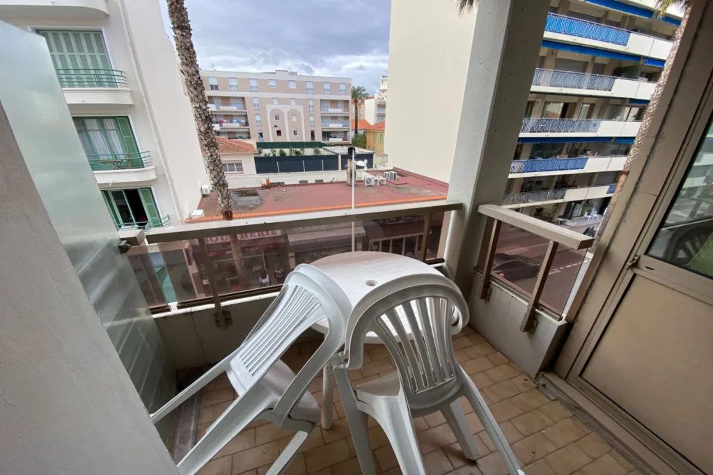Rõdu - Studio with Seafront Proximity in Juan-les-Pins