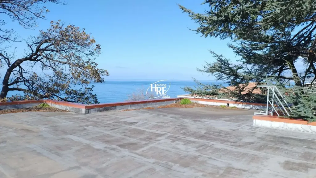 Terrass - Two-Storey Villa with Balcony in Fuscaldo