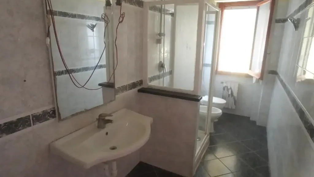Salles de bain - 4-Bedroom Apartment with Balcony in Empoli