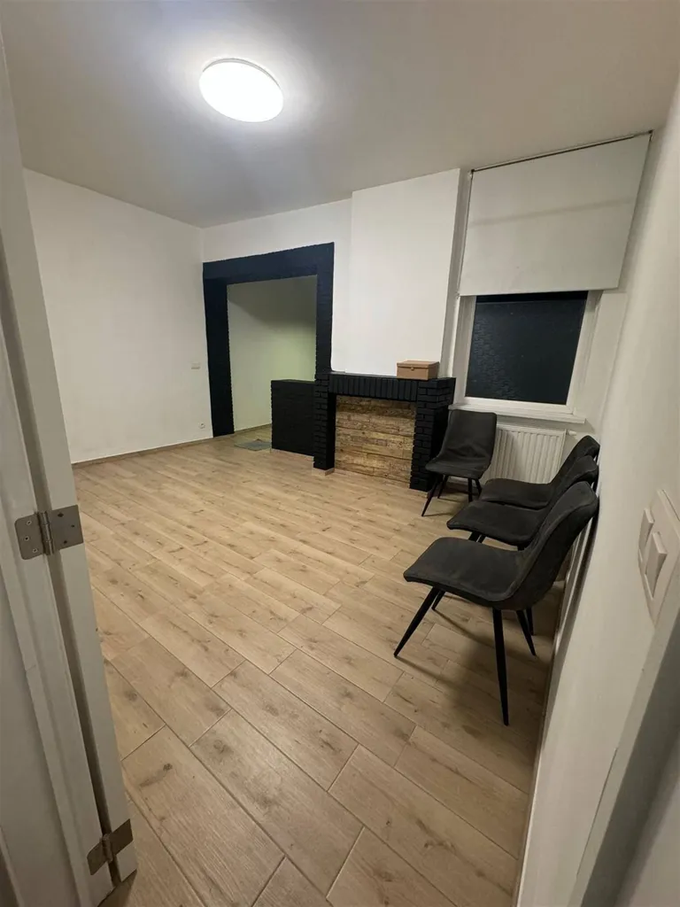 Séjour - Bureaux Meublés en Centre-ville à Manage