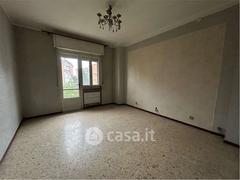Pièces - Three-Bedroom Apartment with Balcony in Vercelli
