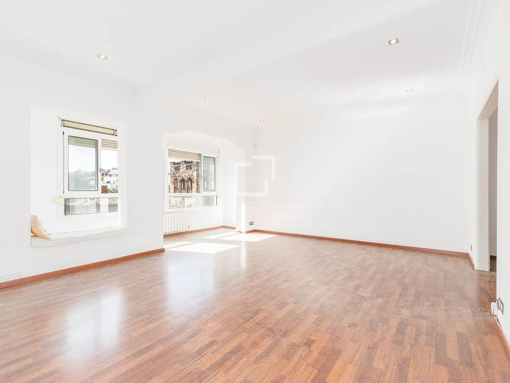 Pièces - Bright Apartment with Terrace in Barcelona