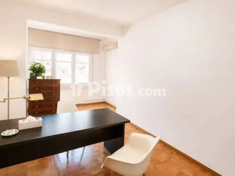 Kabinet - Apartment for Renovation with Double Orientation in Eixample