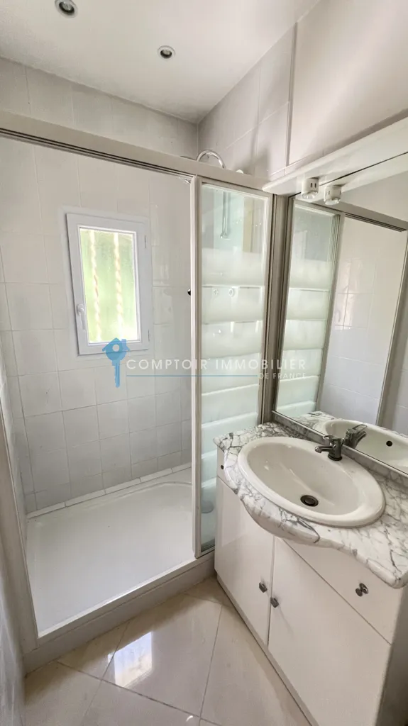 Salles de bain - Maison Individuelle avec Jardin et Terrasse à Boutigny-sur-Essonne