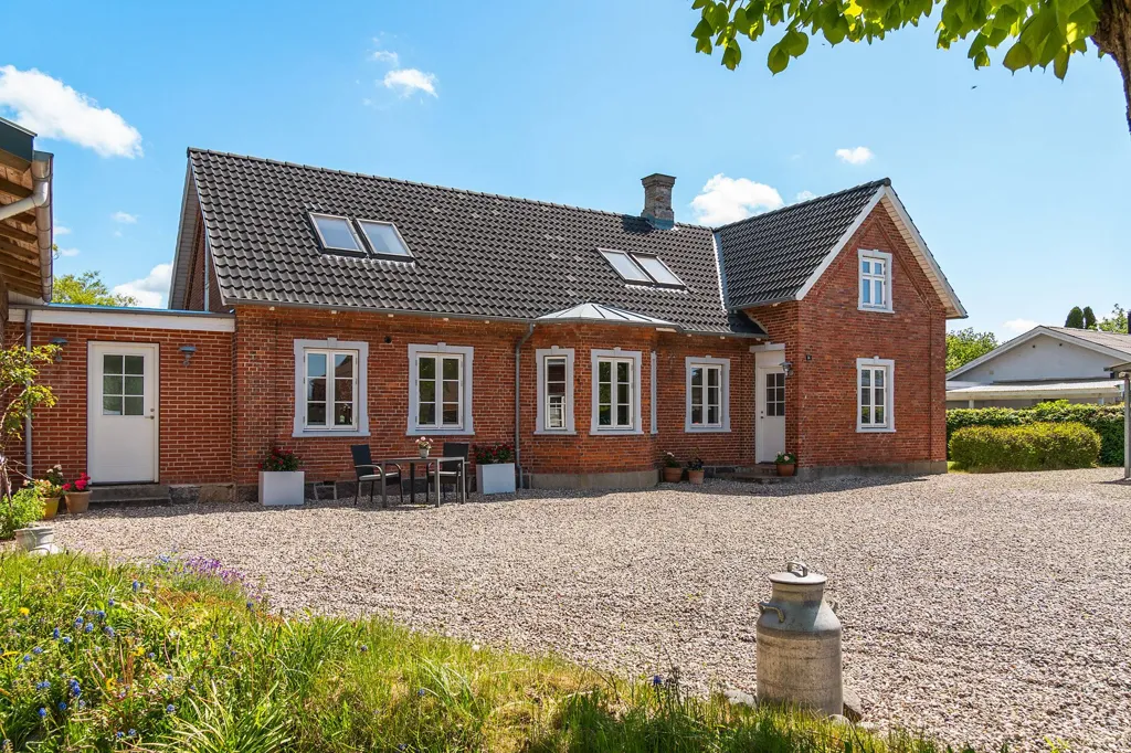 Exterior - Historic Villa with Garden in Næstved