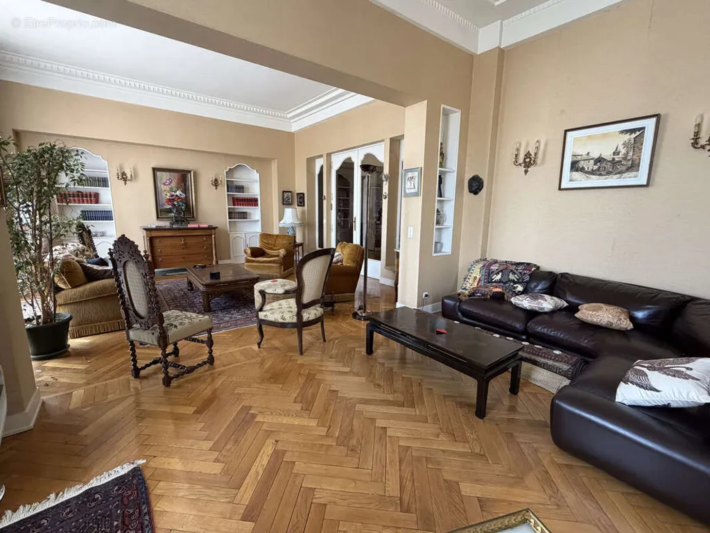 Soggiorno - Art Deco Apartment with Balcony in Saint-Étienne Centre