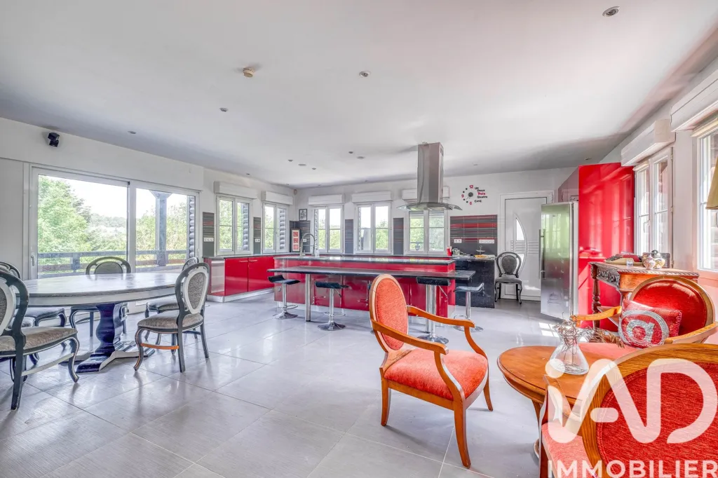 Sala da pranzo - Architectural House with Panoramic View in La Ferté-sous-Jouarre