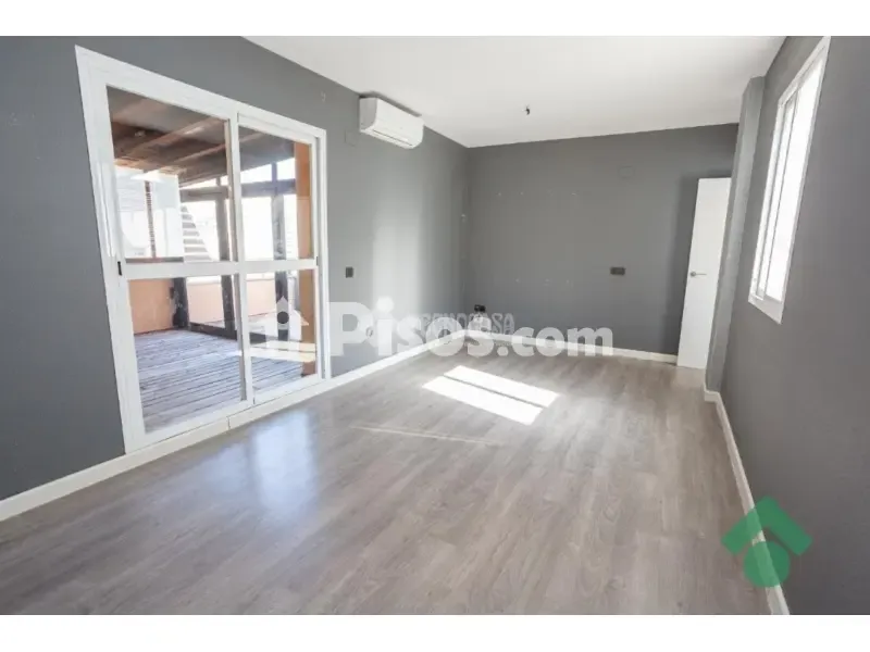 Pièces - Penthouse with Terrace in Algeciras