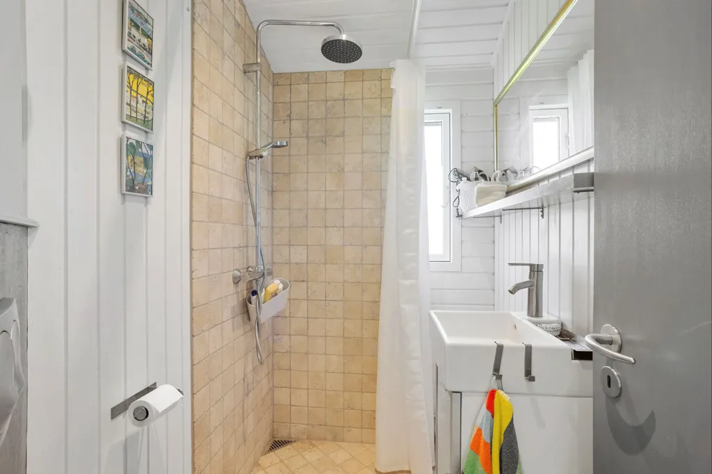 Salles de bain - Summerhouse with Garden in Bogense