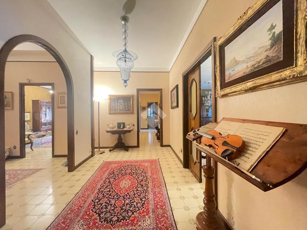 Esik - Apartment with Balcony and Parking in Benevento
