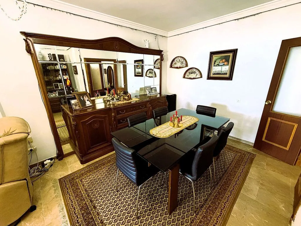 Söögituba - Beachfront Apartment with Garage in Playa Victoria