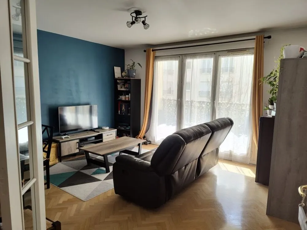 Soggiorno - 3-Bedroom Apartment with Balcony in Antony