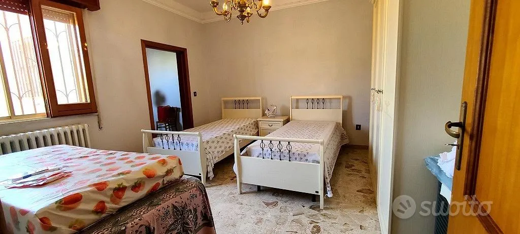 Magamistoad - First Floor Apartment with Balcony in Central Location