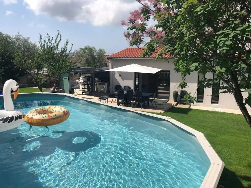 Villa Contemporaine avec Piscine à Mougins