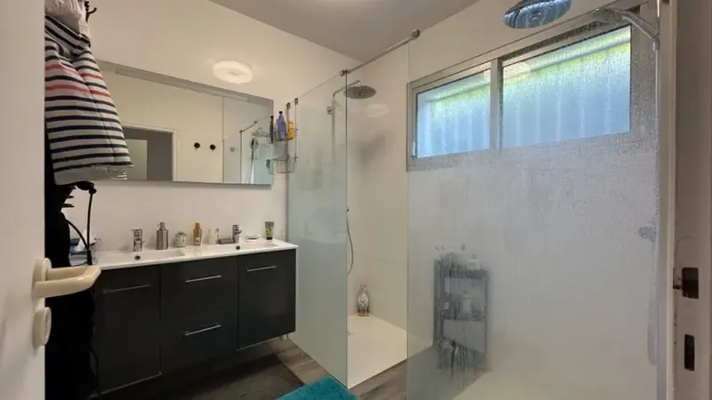 Bathrooms - Architectural House with Pool in Cap de Bos, Pessac