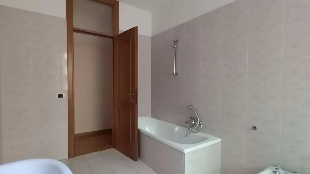Vannitoad - Spacious Apartment in Historic Osimo