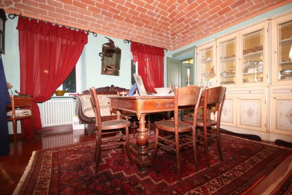 Söögituba - Historic Farmhouse with B&B in La Morra
