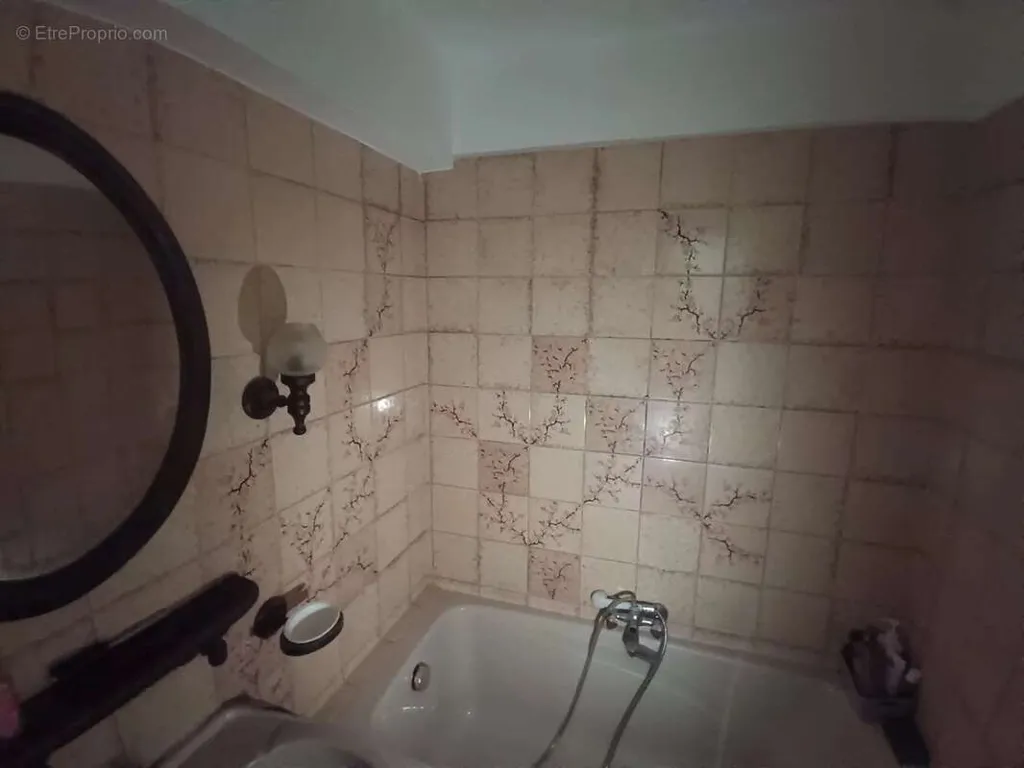 Vannitoad - 3/4-Bed Flat with Balcony in Secure Residence
