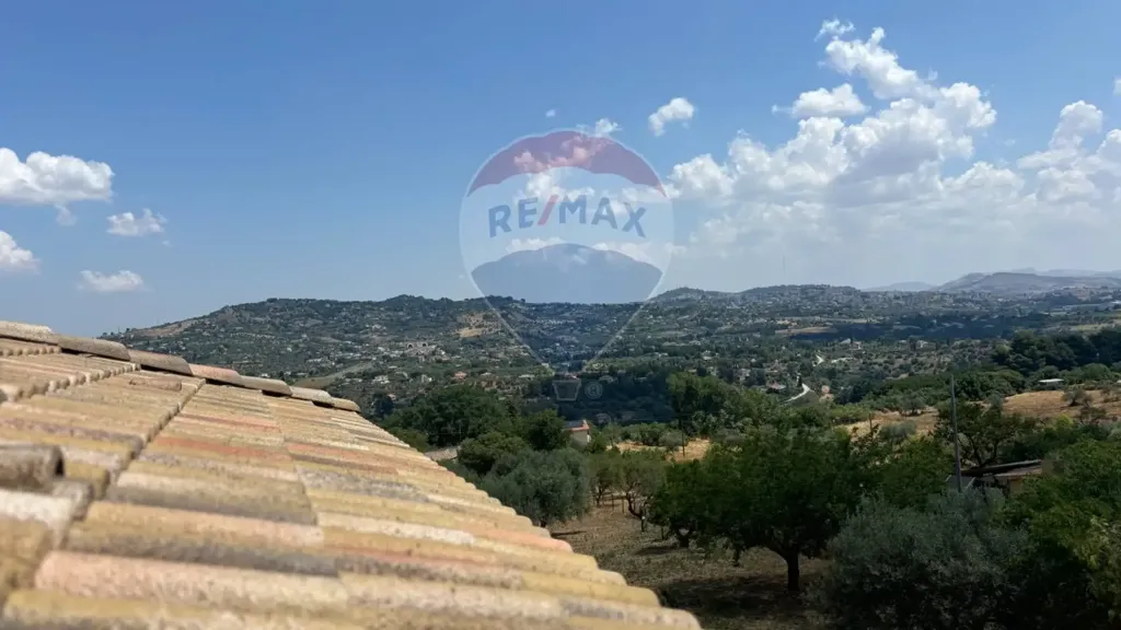 Jardin - Bifamiliar Villa with Garden in Caltanissetta