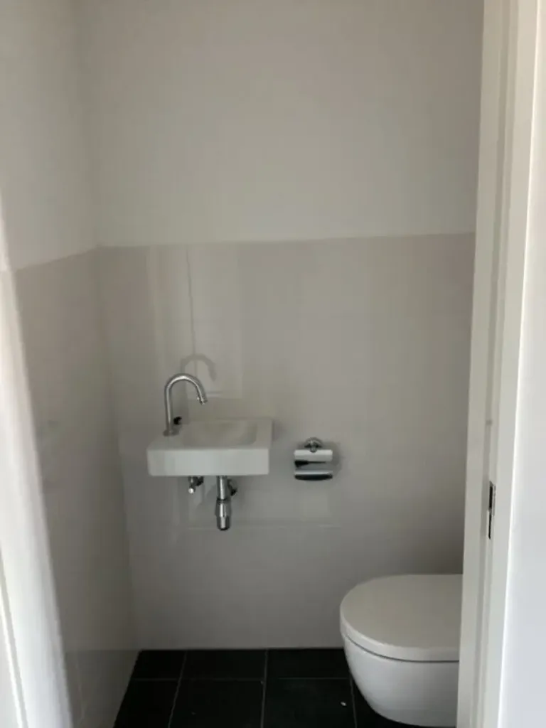 Vannitoad - North-Facing Apartment with Balcony in Amsterdam