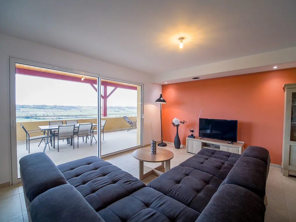 Séjour - Maison Contemporaine avec Vue Pyrénées à Geaune